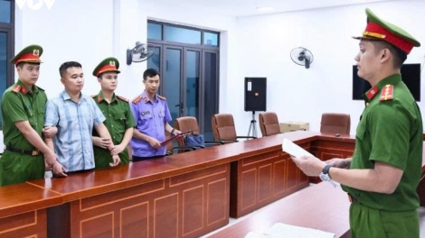 KHỞI TỐ 4 BỊ CAN TU BHIỆC CĂH TA NIH ĐHỊ BÊL THI TỐT NGHIỆP COH TUYÊN QUANG