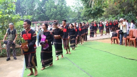 Lĕm tui tơdroăng mơdĭng tơdah xo dôh dêi mơngế Rơđế