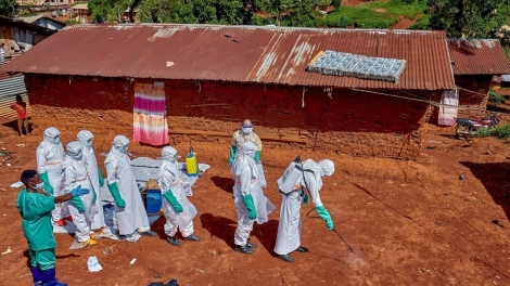 ĐỢ APÊÊ CHÊÊT TU PR’LUH EBOLA ĐHỊ CONGO ZI LÂH 1.400; VĂC XIN THỬ NGHIỆM ƠY TA TIÊM OOY TÌNH NGUYỆN VIÊN LĂM
