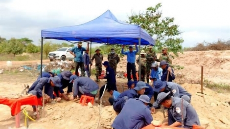 កង K92 ខិតខំស្វែងរក ប្រមូលអដិ្ឋធាតុយុទ្ធជនពលី 