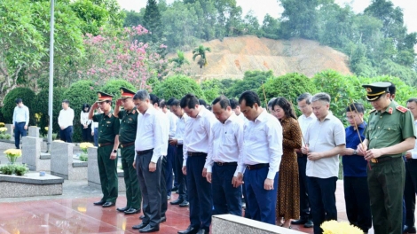 Thủ tướng mpoh su nhang kahgĭt ăp Nô tahen khĭt tâm lơh kăl e ta n’gor Lào Cai.