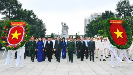 URANG NGAK PRAONG DI BAN RAYA HO CHI MINH SAONG QUAN KHU 7 CUH GALAU PAHADAR DOM ANH HUNG LIET SI
