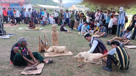 PƠLOONG PHIN LÂNG LOOM CHĂP KIÊNG COOCH BOOC CƠ TU