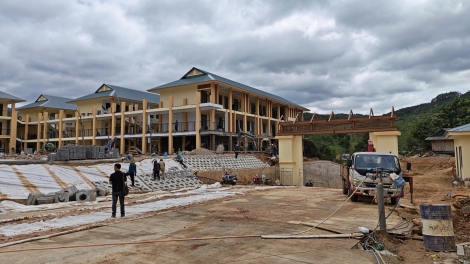Thi công xuyên lễ trường nội trú liên cấp vùng biên Quảng Trị để kịp khai giảng