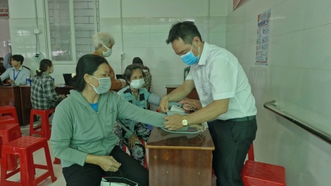 Tích cực triển khai khám sức khỏe định kỳ cho đồng bào Khmer