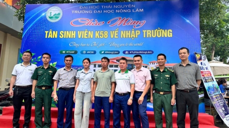 Chắp cánh ước mơ giảng đường cho học sinh vùng biên giới