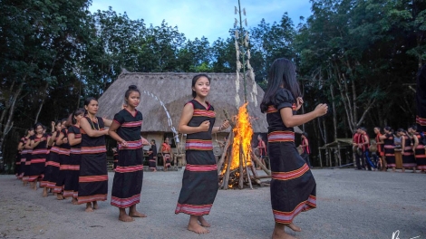Bơnê kơ Kră (Nhớ ơn Bác Hồ)