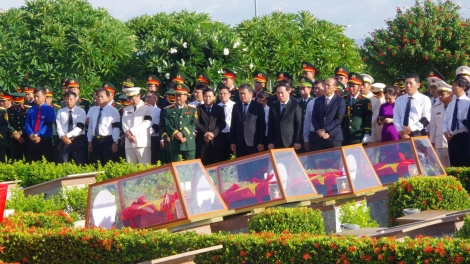 ‘Mé 8 kơxêng kiâ mô đô̆i hlâ ai hnoăng tung rôh tơplâ xâ Pơhlăng