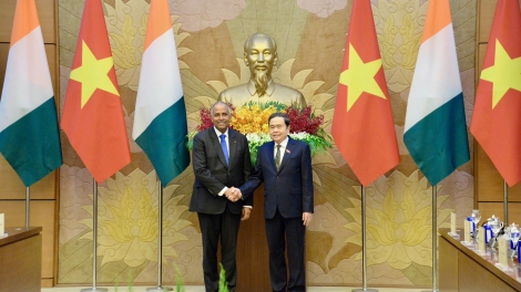 Khua git gai pơ ala mơnuih ƀôn sang dêh čar ơi Trần Thanh Mẫn bưp Khua git gai pơ ala mơnuih ƀôn sang dêh čar Bờ Biển Ngà 