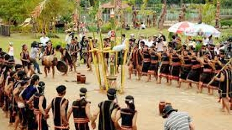 Parơtuk čim mơñi bơyan phang lah jŭ