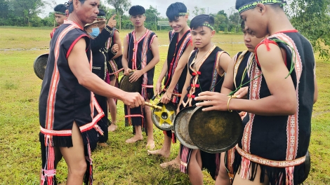 Tơlơi adoh Jarai đưm