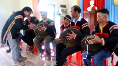 DAK LAK PEIH NGAK SARAK 80 MENG DOM TAL BAC KONG CAING DI PUK PALEI
