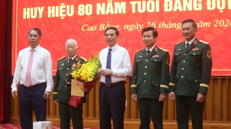 Đại tướng Phan Văn Giang mđup brei Anăn knăl 80 thŭn Đảng kơ đảng viên Nguyễn Khánh Trung 