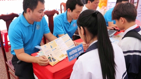 LỦC SLƯ, SINH VIÊN DỰ BẢO HIỂM Y TẾ NHỈN ĐẢY LAI MÒN PANG HƯA