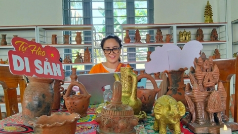 Gốm Chăm Bình Đức giữ hồn nghề trên nền tảng số