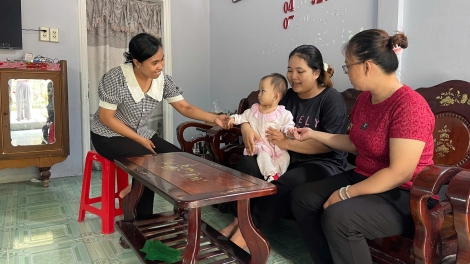 Nữ cán bộ trẻ Khmer tận tụy, gần dân hết lòng vì cộng đồng 