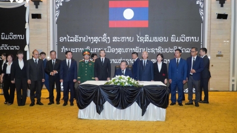 TRUYỀN THÔNG ZR’LỤ PA CĂH CHR’NĂP ZR’ZIÊNG VIỆT – LÀO TƠỢ BÊL CHỦ TỊCH QUỐC HỘI LÀO CĂH DZỢ