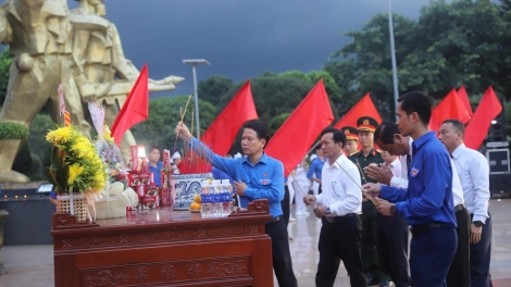 Mơ̆ng yan hla luh hƀuê ênuk truh kơ klei hmăng hmưi duh myơr hruê anei 