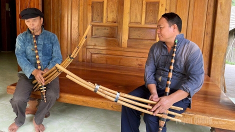 CẦN CHƯỚNG CHẮP KHÈN MÔNG DÚ SLẢNH TUYÊN QUANG