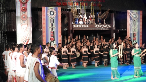 Tơlơi adoh Bahnar "Gir run hrăm hră"