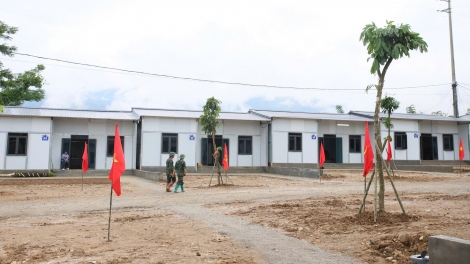 Bàn giao 24 căn nhà tái định cư cho người dân vùng lũ Mường Than