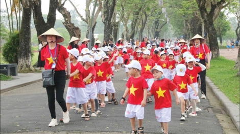 HUẾ ÂI ĐƯƠNG HƠNH DEH TA MOOI G’LUH LỄ QUỐC KHÁNH 2/9