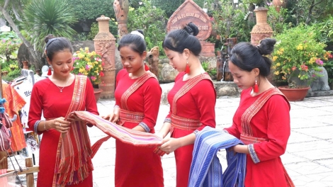 PIAH JIH DALAH CAM PALEI CAKLAING DAOK YAM NAO PASAR DI ATAH 