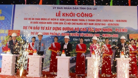 Gia Lai mphŭn rŭ mkra kdrêč 2 êlan dơ̆ng êran pral Quy Nhơn - Pleiku 