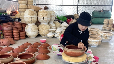 Djă pioh tơlơi thâo man gŏ lơ̆n amăng atur ia rơgơi mrô