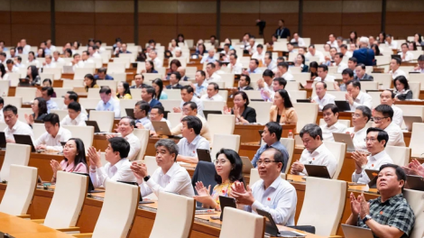 QUOC HOI BREI TAPA DANAK DAK HUKUM PATAGOK BAN MEDIN