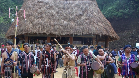 MÒN ĐÂY CHANG ĂN LƯỜN GƯƠL CÚA CẦN CƠ TU 