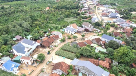 BẢN CẦN DAO ĐỎ DÚ PIÊN CHÁI MÌ LAI ĂN LƯỜN HẾT THUỔN CHÈN TỶ