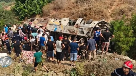 BHRÊY TĂH XE BUÝT COH ALGERIA BHRỢ M’BỨI BHLÂNG 25 CHA NĂC MANUYH CHÊỆT
