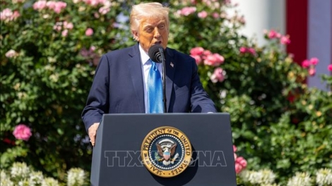 ĐỢ MƠ  LÊY ZOOI ĐƯƠI TỔNG THỐNG TRUMP XIÊR ĐỆ BHLÂNG COH NHIỆM KỲ