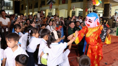 Đắk Lắk chăm lo Tết Trung thu cho trẻ em vùng biên