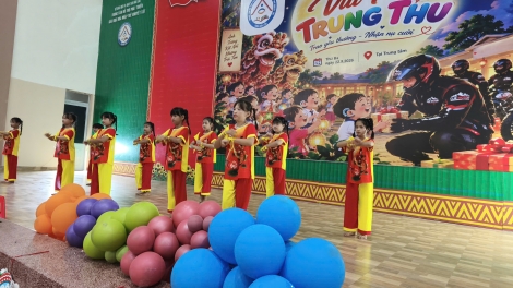 Chắp cánh niềm vui Trung thu cho trẻ khuyết tật tại Đắk Lắk 