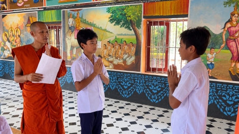 Chắp tay bái, chào hỏi - nét đẹp trong văn hóa Khmer