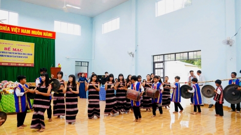 Đắk Lắk: Bế giảng lớp truyền dạy trống đôi, cồng ba, chiêng năm