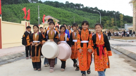 Niềm vui của thầy và trò trong ngôi trường mới nơi biên giới