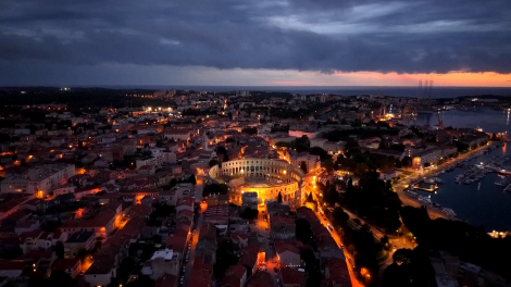Thành phố cổ Pula (Croatia) bừng sáng tại lễ hội ánh sáng Visualia