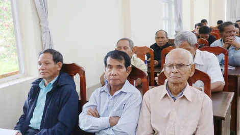 Ngê̆ nhơ̆n Liêng Hót Ha Chong dăp đon dăp bơnôh vei răk tơdra Kơm buốt