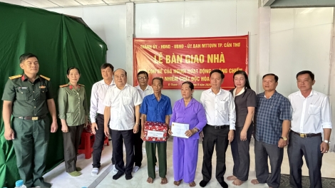 Những căn nhà nghĩa tình trao tặng gia đình người có công
