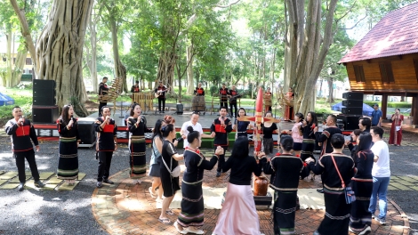Tái hiện lễ ăn cơm mới của người Ê Đê tại Đắk Lắk