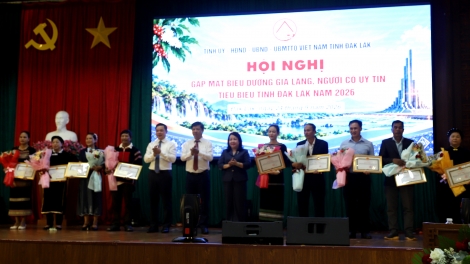 Đắk Lắk biểu dương già làng, trưởng thôn, người có uy tín tiêu biểu