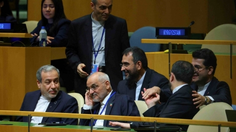 IRAN K’ĐƯƠI TA HƠ CỚ HORMUZ COH 7 T’NGAY, P’TÊÊT G’LUH PRÁ XAY HẠT NHÂN