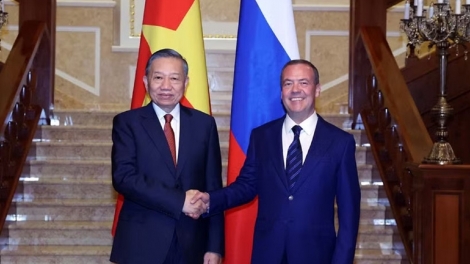 Pôa Tô Lâm, Kăn xiâm pơkuâ hnê ngăn, Kăn xiâm hnê ngăn tơpui tơno ƀă pôa Dmitry Medvedev, Kăn xiâm hnê ngăn Đảng kong têa Rusi