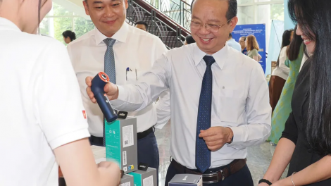 BAN RAYA HO CHI MINH PAMBUAK HAONG 7 TINH BAN, PEIH PRAONG GAH CAKROK 