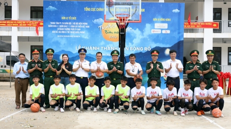 Trăng thu biên cương ấm áp nơi đỉnh mây Na Ngoi