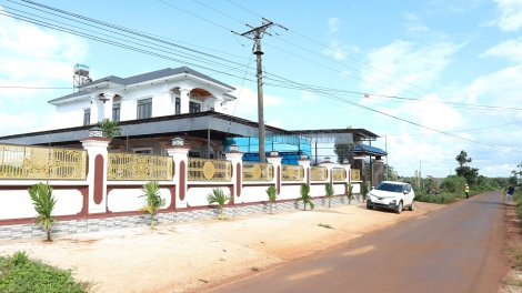 Đảng viên Xuin tơ̆ Kdang- Bơngai pơ̆n tơchĕng, pơ̆n jang
