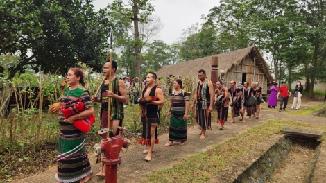 Jờng rơ rài kis niam bơnĕ